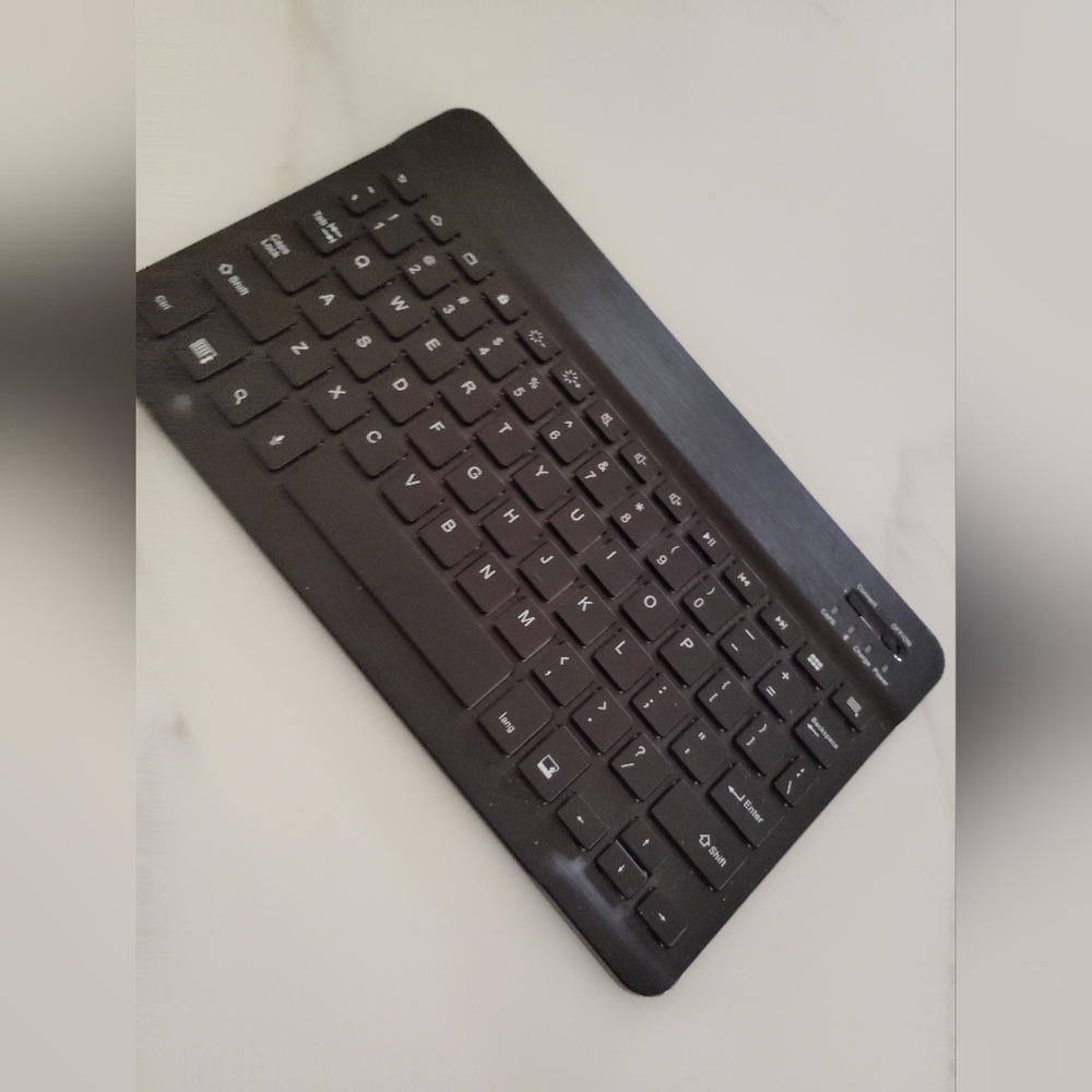 Wireless Black Keyboard for Tablets Or Smartphones*